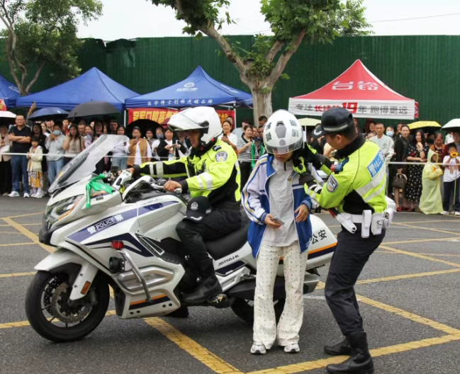 多图直击！临沂交警4天护考纪实：全域值守，极速护航！