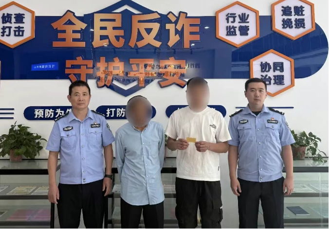 多亏了民警及时劝阻，不然我的黄金就被骗走了